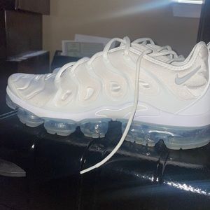 White Nike Vapor Max Plus All White
